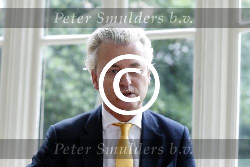Den Haag 19 juni 2013
Karel Hille interviewt Geert Wilders bij daar waar Karel woont.
Peter Smulders bv