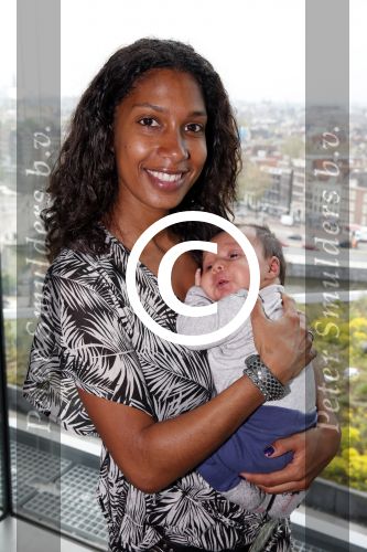 Amsterdam 30 mei 2013
Mom\'s moment in het Hilton Tree hotel. Georgina Kwayke met baby
Peter Smulders bv
