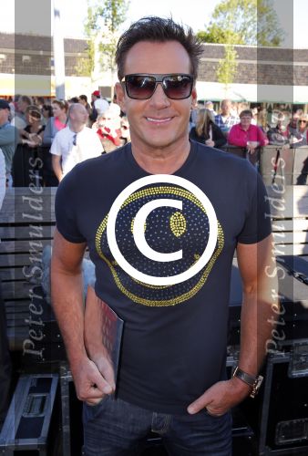 Purmerend 4 juni 2013
Tros Muziekfeest en sterren.nl awards op de markt in Purmerend. Gerard Joling
Peter Smulders bv
