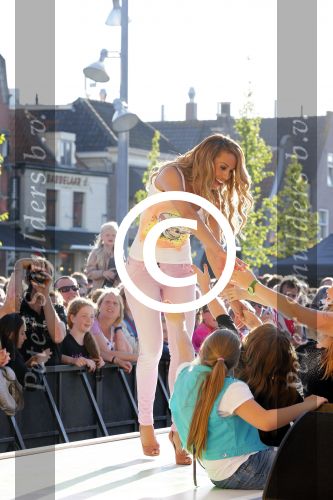 Purmerend 4 juni 2013
Tros Muziekfeest en sterren.nl awards op de markt in Purmerend. Glennis Grace
Peter Smulders bv