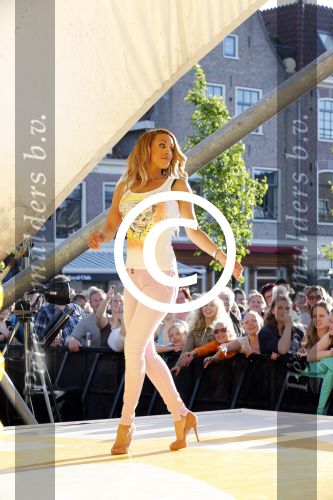 Purmerend 4 juni 2013
Tros Muziekfeest en sterren.nl awards op de markt in Purmerend. Glennis Grace
Peter Smulders bv