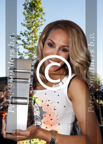 Purmerend 4 juni 2013
Tros Muziekfeest en sterren.nl awards op de markt in Purmerend. Glennis Grace
Peter Smulders bv