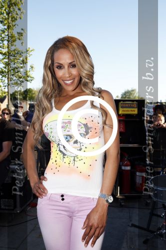 Purmerend 4 juni 2013
Tros Muziekfeest en sterren.nl awards op de markt in Purmerend. Glennis Grace
Peter Smulders bv