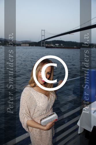 Istanbul 21 mei 2013
Presentatie nieuw sieradenlijn Yolanthe Cabau van Yolanthe Sneijder Cabau in het meest populaire restaurant / club Reina van Istanbul. Wesley Sneijder was trots als een pauw. Glennis Grace
Peter Smulders bv