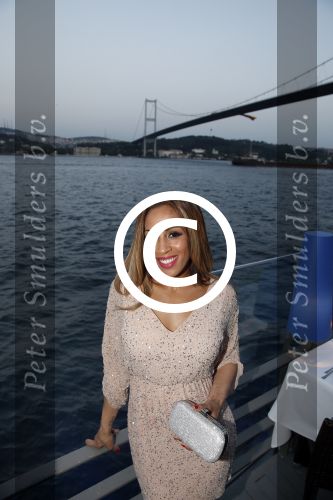 Istanbul 21 mei 2013
Presentatie nieuw sieradenlijn Yolanthe Cabau van Yolanthe Sneijder Cabau in het meest populaire restaurant / club Reina van Istanbul. Wesley Sneijder was trots als een pauw. Glennis Grace
Peter Smulders bv