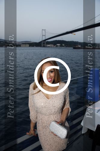 Istanbul 21 mei 2013
Presentatie nieuw sieradenlijn Yolanthe Cabau van Yolanthe Sneijder Cabau in het meest populaire restaurant / club Reina van Istanbul. Wesley Sneijder was trots als een pauw. Glennis Grace
Peter Smulders bv