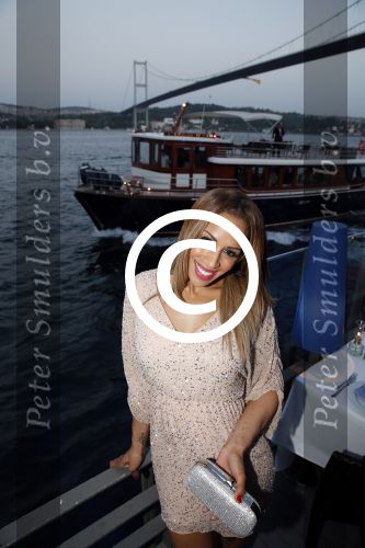 Istanbul 21 mei 2013
Presentatie nieuw sieradenlijn Yolanthe Cabau van Yolanthe Sneijder Cabau in het meest populaire restaurant / club Reina van Istanbul. Wesley Sneijder was trots als een pauw. Glennis Grace
Peter Smulders bv