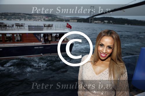 Istanbul 21 mei 2013
Presentatie nieuw sieradenlijn Yolanthe Cabau van Yolanthe Sneijder Cabau in het meest populaire restaurant / club Reina van Istanbul. Wesley Sneijder was trots als een pauw. Glennis Grace
Peter Smulders bv