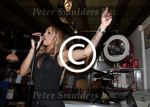 Den Bosch 21 juni 2013
Glennis Grace tijdens optreden met nieuwe tatoo voor haar zoon Anthony.
Peter Smulders bv