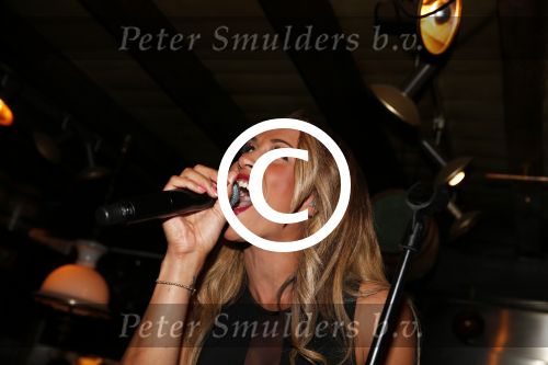 Den Bosch 21 juni 2013
Glennis Grace tijdens optreden met nieuwe tatoo voor haar zoon Anthony.
Peter Smulders bv