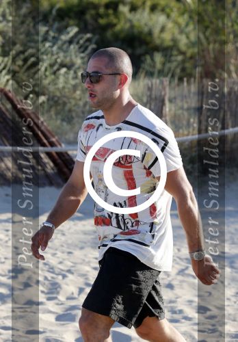 ibiza 14 juni 2013
Wesley en Rodney Sneijder aan het voetballen met Xelly en Rebecca Cabu v Kasbergen Gokhan Saki Reduan Diba en andere vrienden op het strand van Coco Beach.
Peter Smulders bv