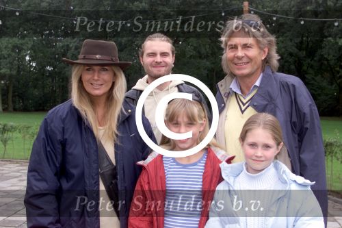 Kaatsheuvel, De Efteling 23 september 2001
2500e Efteling Sprookjes-show

Bruce & Forsyth met hun kinderen

PETER SMULDERS BV
