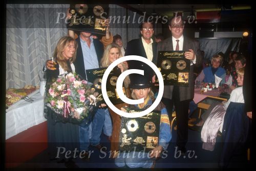 Grant & Forsyth, Kees v Leeuwen, plugger nikky

PETER SMULDERS BV
