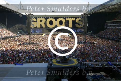 EINDHOVEN - Het concert van Guus Meeuwis in het PSV Stadion vanuit de Skybox van RenÃ© van de Kerkhof. FOTO LEVIN DEN BOER - PERSFOTO.NU