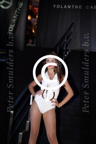 Istanbul 21 mei 2013
Presentatie nieuw sieradenlijn Yolanthe Cabau van Yolanthe Sneijder Cabau in het meest populaire restaurant / club Reina van Istanbul. Wesley Sneijder was trots als een pauw. Holly Brood
Peter Smulders bv