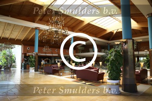 Sevilla, 19 en 20 Juni 2013
Rafel v d Vaart met zijn vriendin Sabia Boulahrouz en hun drie kinderen
Damian v d Vaart, Amaya Boulahrouz en Daamin Boulahrouz op het strand en bij hun hotel voor hun gezamelijk eerste vakantie samen.
Foto Peter Smulders BV