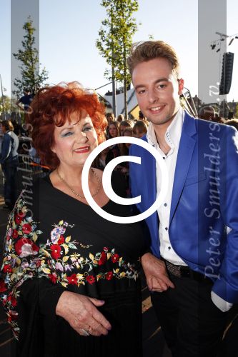 Purmerend 4 juni 2013
Tros Muziekfeest en sterren.nl awards op de markt in Purmerend. imca Marina met nieuwe producer
Peter Smulders bv
