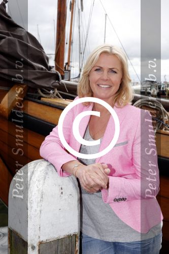 Volendam 23 mei 2013
Presentatie cd Tim Douwsma en Monique Smit in Old Dutch. Irene Moors reikt hem uit.
Peter Smulders bv