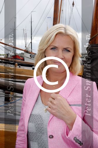 Volendam 23 mei 2013
Presentatie cd Tim Douwsma en Monique Smit in Old Dutch. Irene Moors reikt hem uit.
Peter Smulders bv