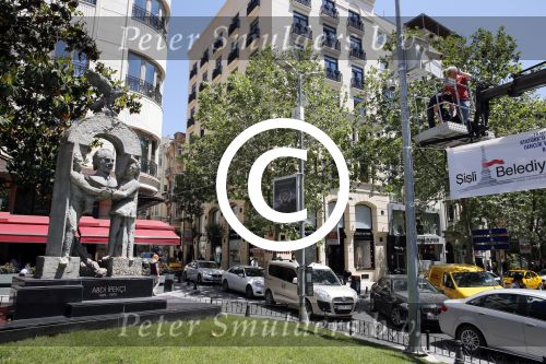 Istanbul 20 en 22 mei 2013
Diverse gebouwen en populaire winkels in Istanbul.
Peter Smulders bv