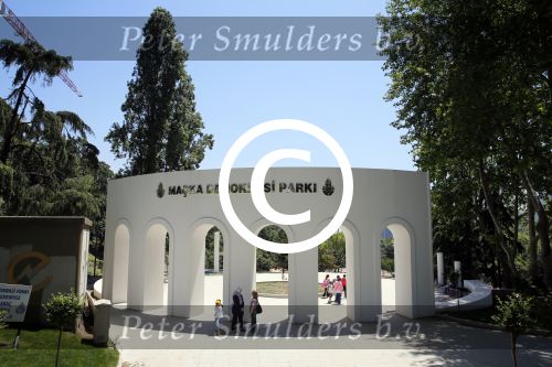 Istanbul 20 en 22 mei 2013
Diverse gebouwen en populaire winkels in Istanbul.
Peter Smulders bv