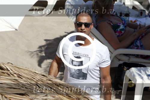 ibiza 15 juni 2013
Wesley Sneijder en Yolanthe Sneijder Cabau met Rodney Reduan en Jalal Diba en vrienden bij tropicana beach.
Peter Smulders bv
