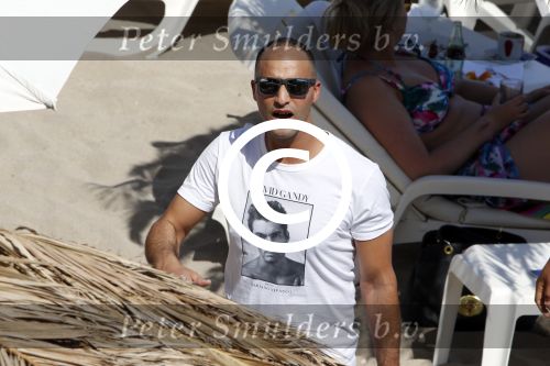 ibiza 15 juni 2013
Wesley Sneijder en Yolanthe Sneijder Cabau met Rodney Reduan en Jalal Diba en vrienden bij tropicana beach.
Peter Smulders bv