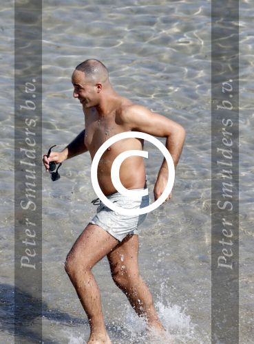 ibiza 15 juni 2013
Wesley Sneijder en Yolanthe Sneijder Cabau met Rodney Reduan en Jalal Diba en vrienden bij tropicana beach.
Peter Smulders bv