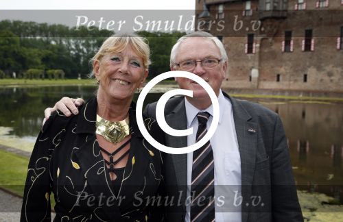 Haarzuilens 12 juni 2013
Haringparty op kasteel de Haar in Haarzuilens. jan Nagel met vrouw
Peter Smulders bv