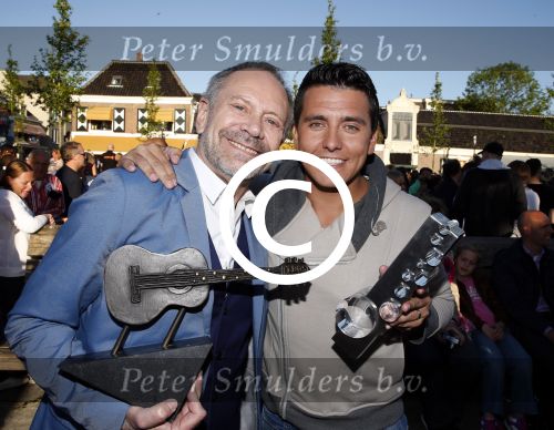 Purmerend 4 juni 2013
Tros Muziekfeest en sterren.nl awards op de markt in Purmerend. jan Smit en Rob de Nijs
Peter Smulders bv