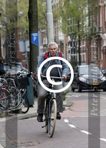 Amsterdam 30 mei 2013
jan Stekelenburg op de fiets in amsterdam zuid.
Peter Smulders bv