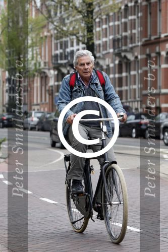 Amsterdam 30 mei 2013
jan Stekelenburg op de fiets in amsterdam zuid.
Peter Smulders bv