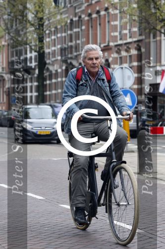 Amsterdam 30 mei 2013
jan Stekelenburg op de fiets in amsterdam zuid.
Peter Smulders bv