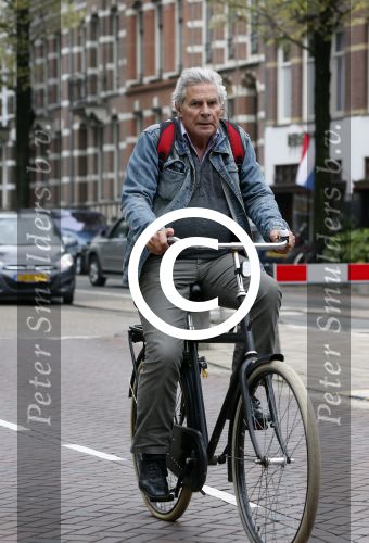 Amsterdam 30 mei 2013
jan Stekelenburg op de fiets in amsterdam zuid.
Peter Smulders bv
