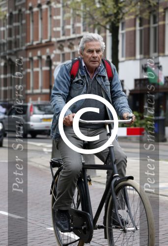 Amsterdam 30 mei 2013
jan Stekelenburg op de fiets in amsterdam zuid.
Peter Smulders bv