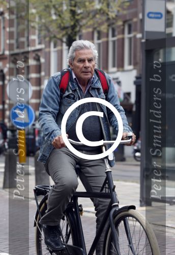 Amsterdam 30 mei 2013
jan Stekelenburg op de fiets in amsterdam zuid.
Peter Smulders bv