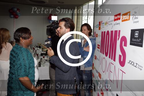 Amsterdam 30 mei 2013
Mom\'s moment in het Hilton Tree hotel. Janice met Edsilia Rombley
Peter Smulders bv