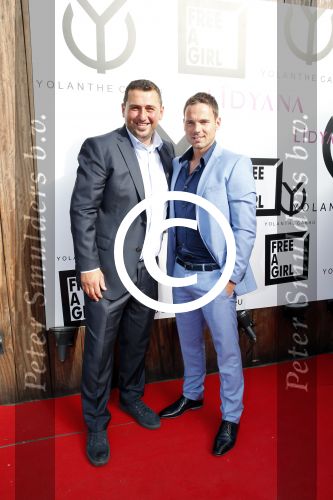 Istanbul 21 mei 2013
Presentatie nieuw sieradenlijn Yolanthe Cabau van Yolanthe Sneijder Cabau in het meest populaire restaurant / club Reina van Istanbul. Wesley Sneijder was trots als een pauw. Jeffrey Sneijder met vrienden
Peter Smulders bv
