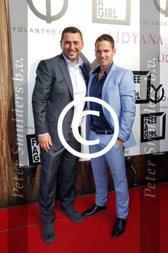 Istanbul 21 mei 2013
Presentatie nieuw sieradenlijn Yolanthe Cabau van Yolanthe Sneijder Cabau in het meest populaire restaurant / club Reina van Istanbul. Wesley Sneijder was trots als een pauw. Jeffrey Sneijder met vrienden
Peter Smulders bv