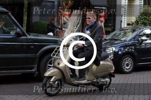 Amsterdam 5 oktober 2012
John Lukken op vespa scooter.
Peter Smulders bv