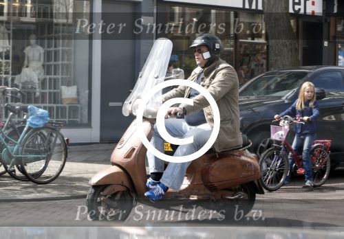 Amsterdam 10 mei 2013
Menno Kohler op zijn vespa scooter
Peter Smulders bv