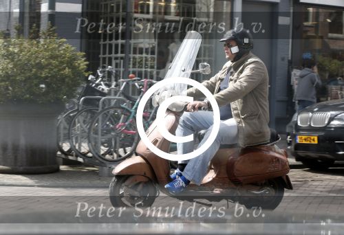 Amsterdam 10 mei 2013
Menno Kohler op zijn vespa scooter
Peter Smulders bv
