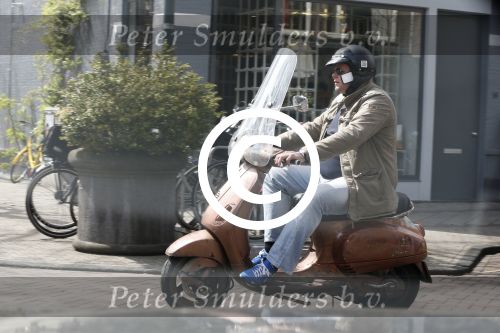 Amsterdam 10 mei 2013
Menno Kohler op zijn vespa scooter
Peter Smulders bv
