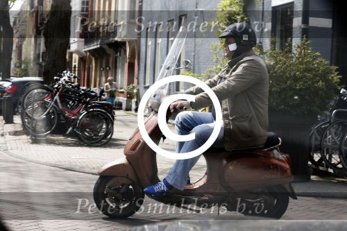 Amsterdam 10 mei 2013
Menno Kohler op zijn vespa scooter
Peter Smulders bv
