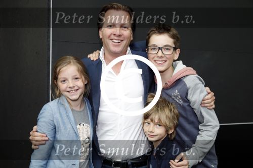 Amsterdam 29 mei 2013
25 jaar Pixar in EXPO Amsterdam. Michiel Mol met kinderen Myrthe Paul en Pieter
Peter Smulders bv