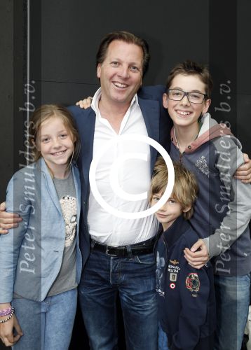 Amsterdam 29 mei 2013
25 jaar Pixar in EXPO Amsterdam. Michiel Mol met kinderen Myrthe Paul en Pieter
Peter Smulders bv