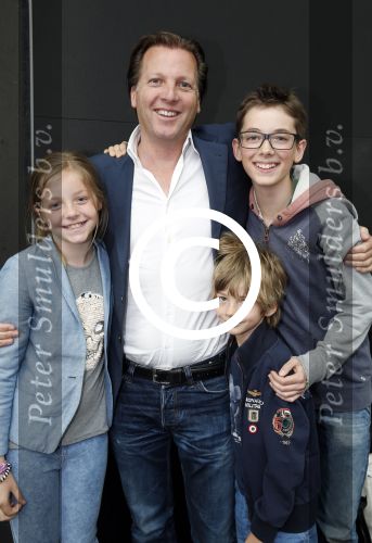 Amsterdam 29 mei 2013
25 jaar Pixar in EXPO Amsterdam. Michiel Mol met kinderen Myrthe Paul en Pieter
Peter Smulders bv
