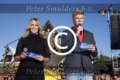 Purmerend 4 juni 2013
Tros Muziekfeest en sterren.nl awards op de markt in Purmerend. Monique Smit en Tim Douwsma
Peter Smulders bv