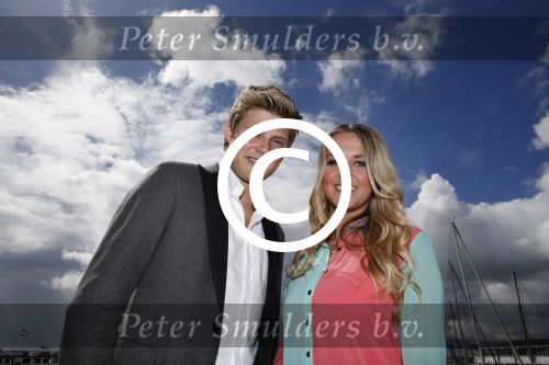 Volendam 23 mei 2013
Presentatie cd Tim Douwsma en Monique Smit in Old Dutch. Irene Moors reikt hem uit.
Peter Smulders bv