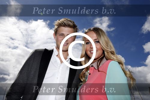 Volendam 23 mei 2013
Presentatie cd Tim Douwsma en Monique Smit in Old Dutch. Irene Moors reikt hem uit.
Peter Smulders bv